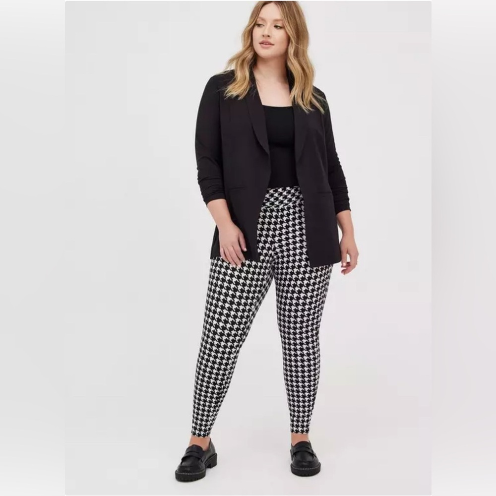 Torrid Premium Ponte Stretch Pull-On Pixie Pant-Size 2